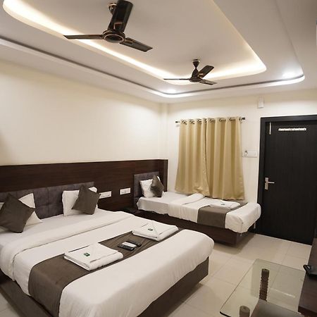 Hotel Dev Kripa Ujjain Eksteriør billede