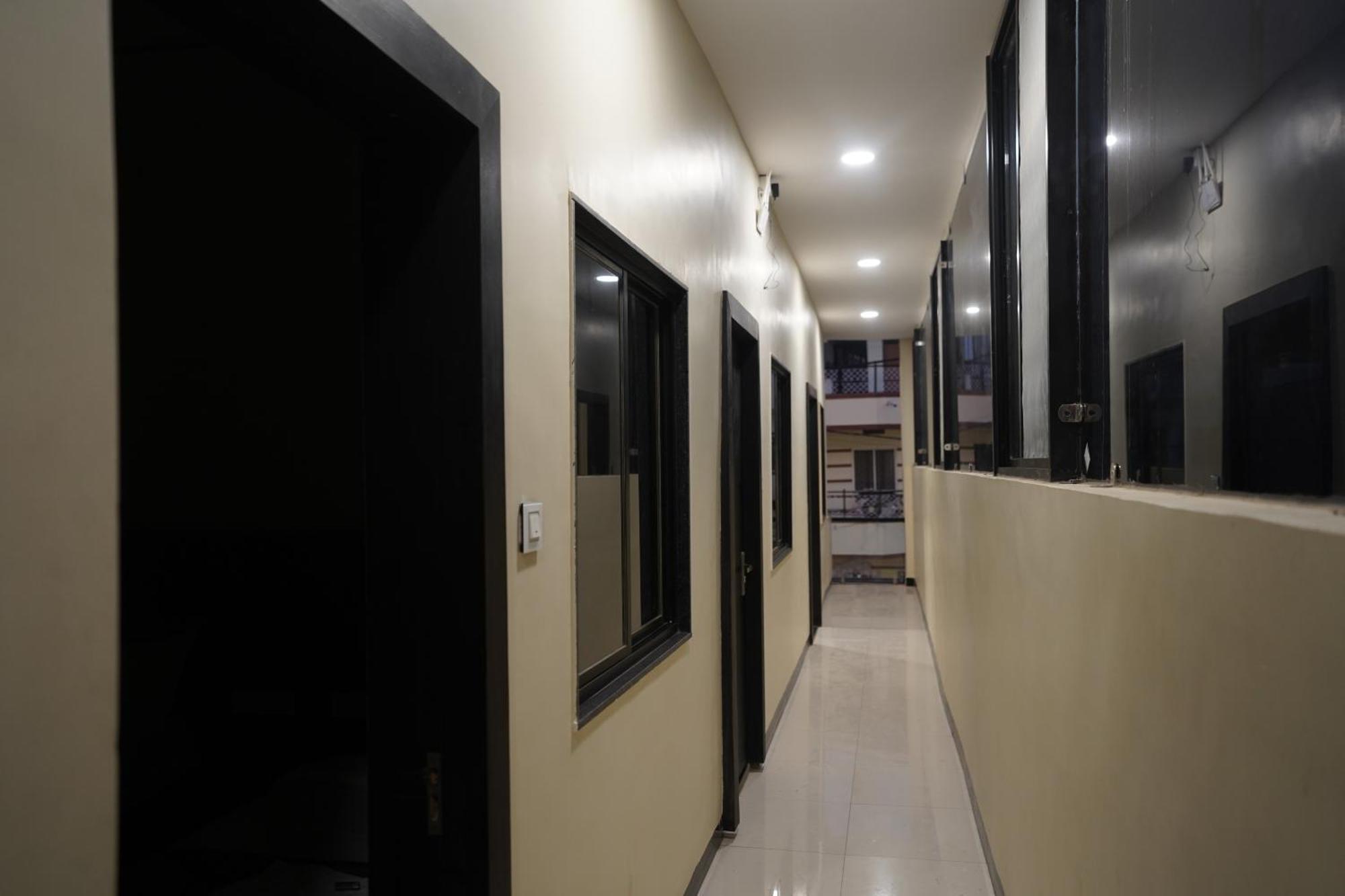 Hotel Dev Kripa Ujjain Eksteriør billede