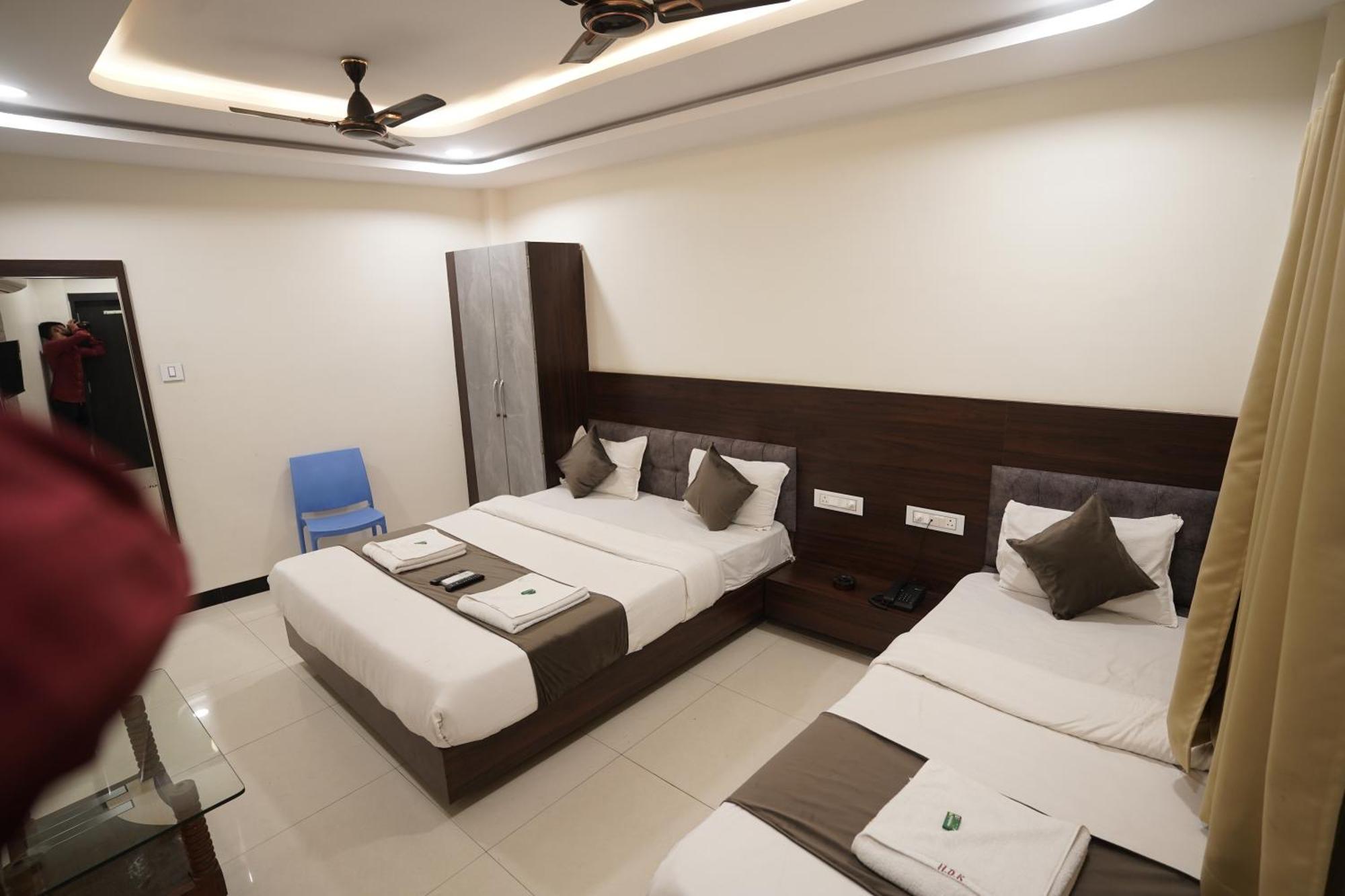 Hotel Dev Kripa Ujjain Eksteriør billede
